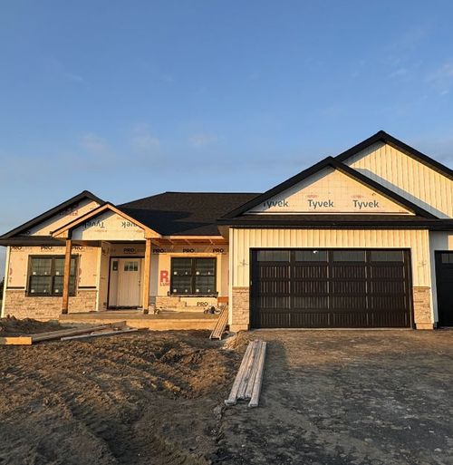 526 Creekside Cir, BYRON, IL, 61010-1701 | Card Image