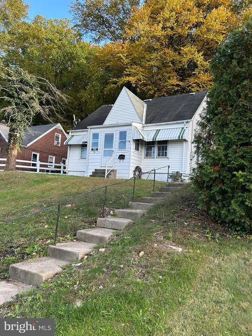 2638 Fairview Ave, MOUNT PENN, PA, 19606-2042 | Card Image