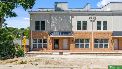 1010 S 33rd St, Omaha, NE, 68105-2008 | Card Image