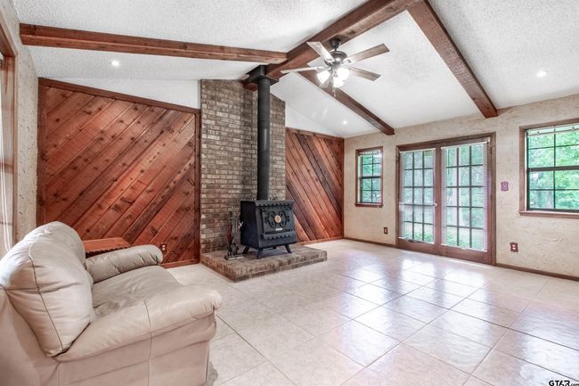 13402 County Road 1131, House other with 3 bedrooms, 2 bathrooms and null parking in Flint TX | Image 4
