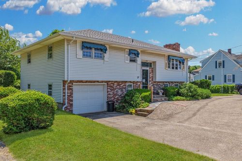 77 Tower St, Westerly, RI, 02891-1925 | Card Image