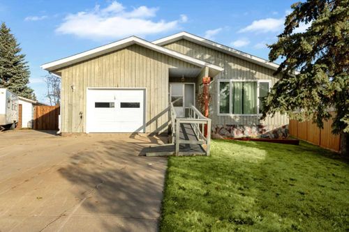 6 Woodland Close, Sylvan Lake, AB, T4S1L9 | Card Image