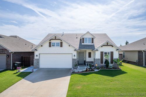 12307 N 130th East Ave, Collinsville, OK, 74021-8003 | Card Image