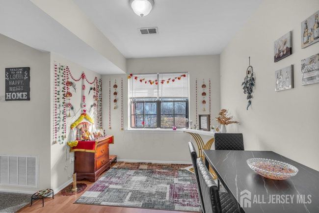 72C - 72 Golden Sq, Townhouse with 2 bedrooms, 2 bathrooms and null parking in Woodbridge NJ | Image 6