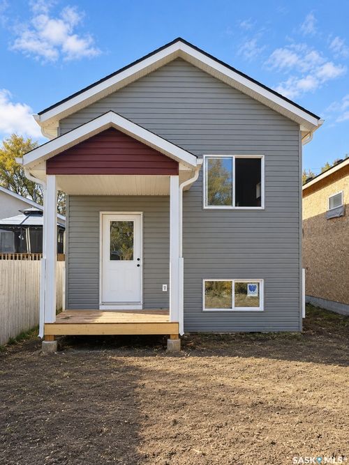 218 W Avenue S, Saskatoon, SK, S7M3G3 | Card Image