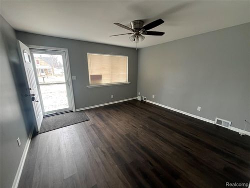 19461 Inkster Rd, Livonia, MI, 48152-2520 | Card Image