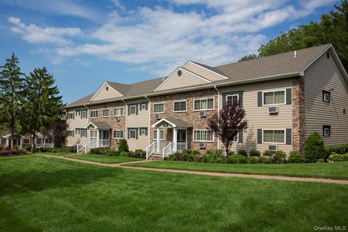 apt-2d-552 New Hwy, Hauppauge, NY, 11788-1122 | Card Image
