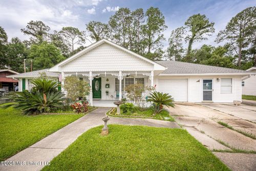 1 40th St, Gulfport, MS, 39507-3221 | Card Image