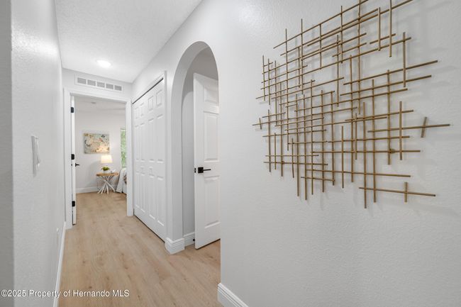 HALL WAY TO 2 BEDROOMS | Image 31