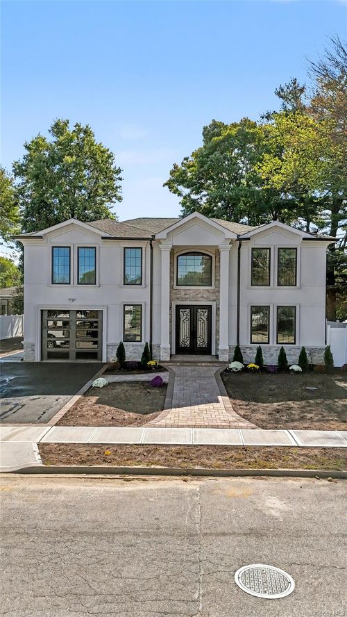 2 Blueberry Ln, Oyster Bay, NY, 11771-3902 | Card Image