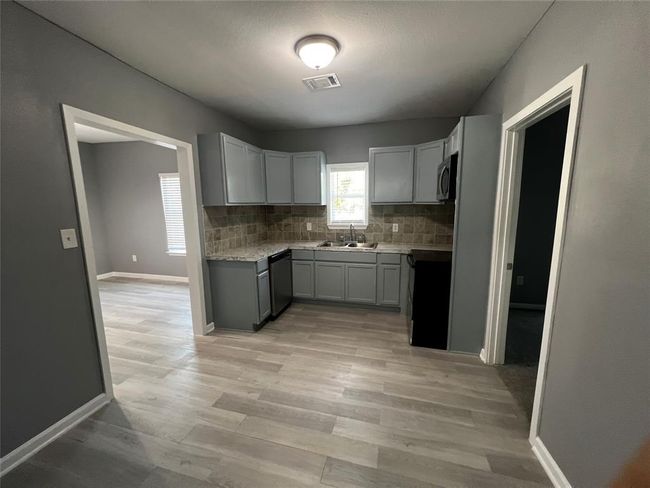 601 Armstrong, House other with 4 bedrooms, 2 bathrooms and null parking in Snook TX | Image 5