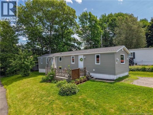 22 Macintosh St, Fredericton, NB, E3C1L8 | Card Image