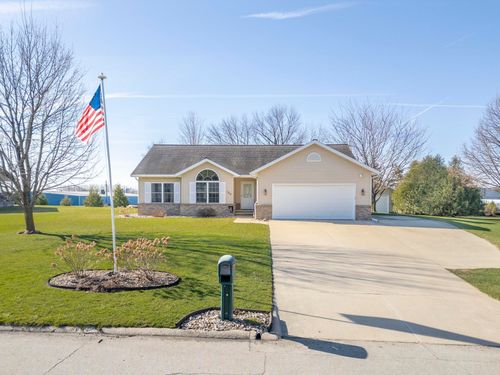 109 Meadow Lane Dr, Sumner, IA, 50674-1704 | Card Image