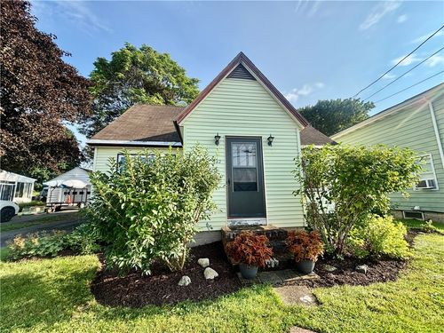 142 Perrine St, Auburn, NY, 13021-1736 | Card Image