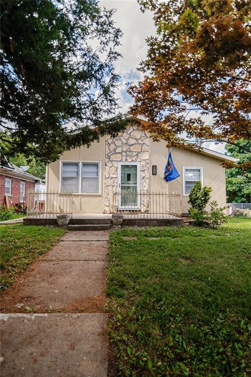 307 Riley St, Atchison, KS, 66002-1932 | Card Image