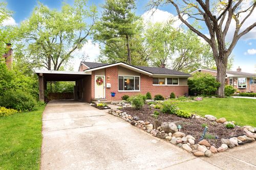 562 Rosemont Ave, Saline, MI, 48176-1529 | Card Image