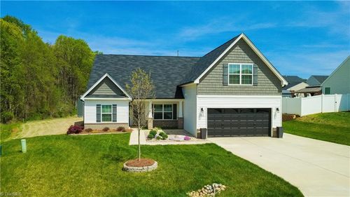 109 Silver Maple Dr, King, NC, 27021-9346 | Card Image