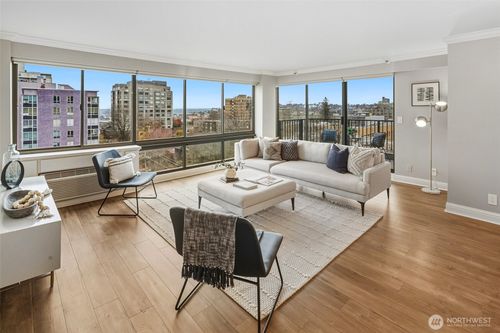 apt-802-1120 Spring St, Seattle, WA, 98104-3504 | Card Image