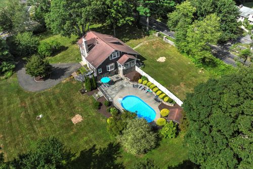 1209 Daniels Farm Rd, Trumbull, CT, 06611-2618 | Card Image