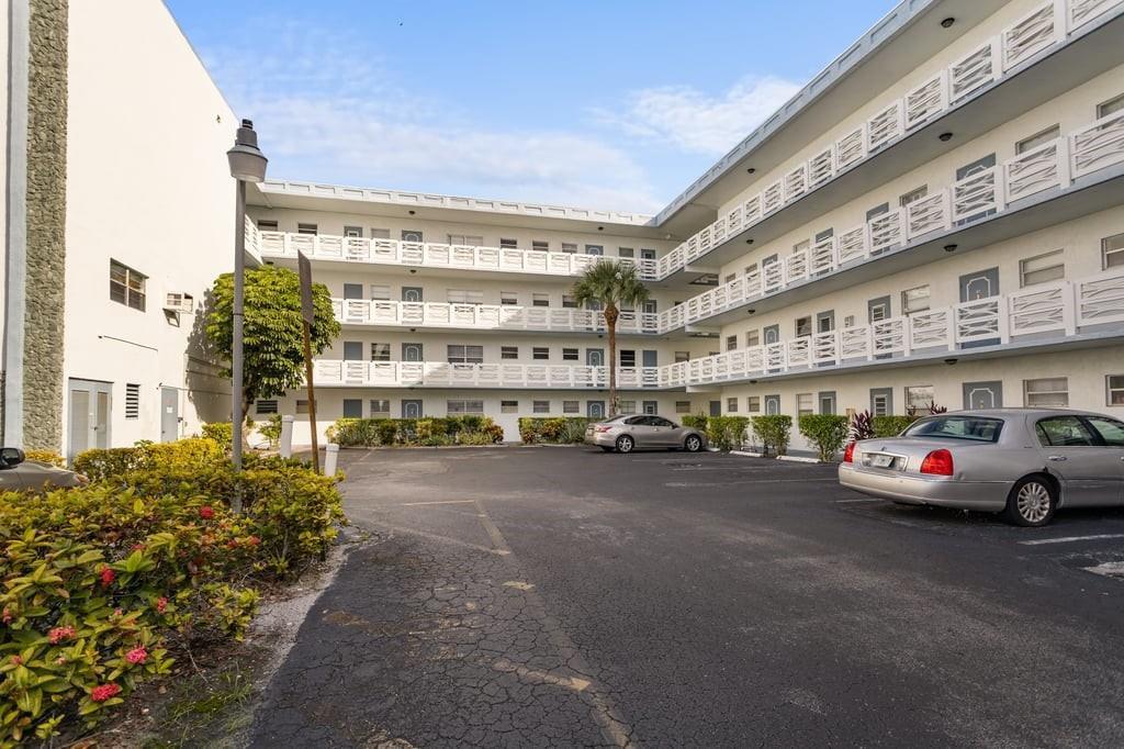 Residential in Lauderdale Lakes 2