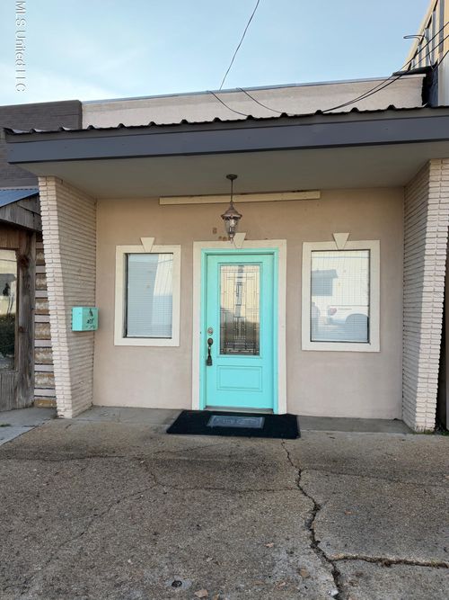 418 S Main St, Poplarville, MS, 39470-2826 | Card Image