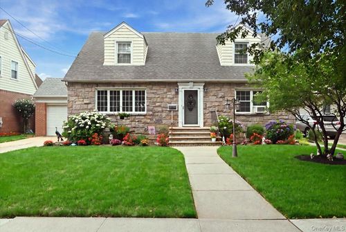 166 Beech Street, Hempstead, NY, 11001 | Card Image