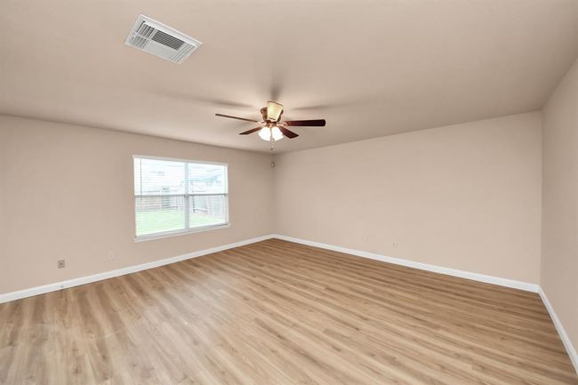 Separate tub and shower in primary bedroom | Image 19