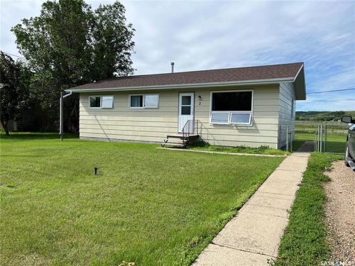 2 6th St, Willow Bunch, SK, S0H4K0 | Card Image