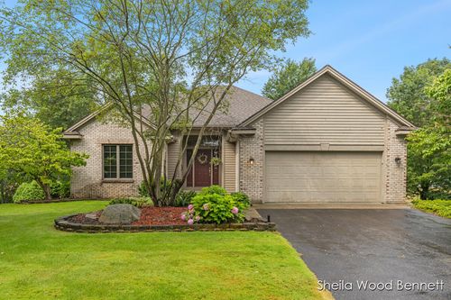 7023 Camelback Dr Ne, Rockford, MI, 49341-9684 | Card Image