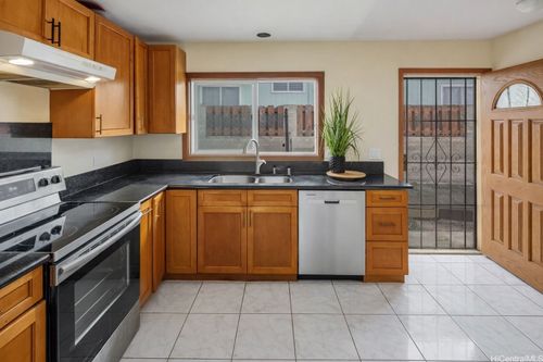 1628 9th Ave, Honolulu, HI, 96816-6815 | Card Image