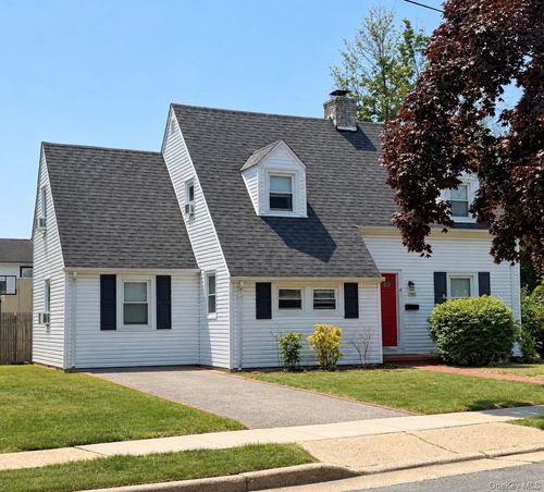 4 Primrose Ln, Hempstead, NY, 11550-4623 | Card Image