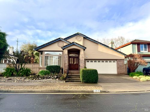 1717 Brompton Street, Petaluma, CA, 94954 | Card Image