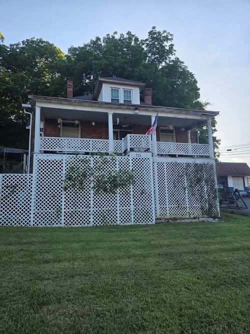713 Virginia Ave, Bluefield, VA, 24605-1423 | Card Image
