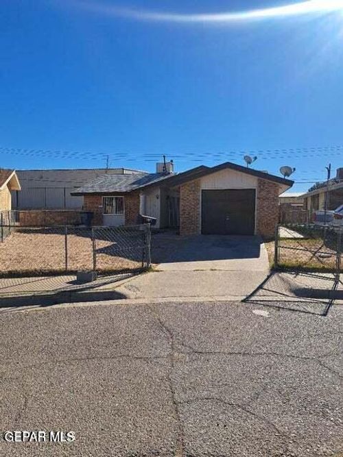 9932 Honey Locust Ln, El Paso, TX, 79924-5031 | Card Image