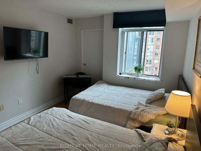 1406 - 300 Webb Dr, Condo with 3 bedrooms, 2 bathrooms and 1 parking in Mississauga ON | Image 18