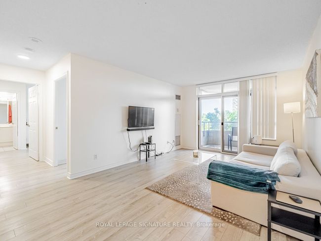 413 - 35 Kingsbridge Garden Cir, Condo with 2 bedrooms, 2 bathrooms and null parking in Mississauga ON | Image 4