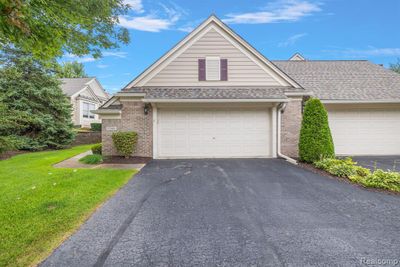 17061 Lochmoor, Condo with 2 bedrooms, 2 bathrooms and null parking in Northville Twp MI | Image 3