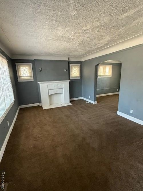 8230 Indiana St, Detroit, MI, 48204-3218 | Card Image