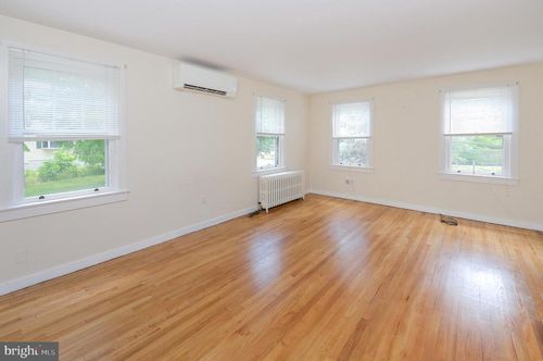 215 S Church St, MOORESTOWN, NJ, 08057-2756 | Card Image