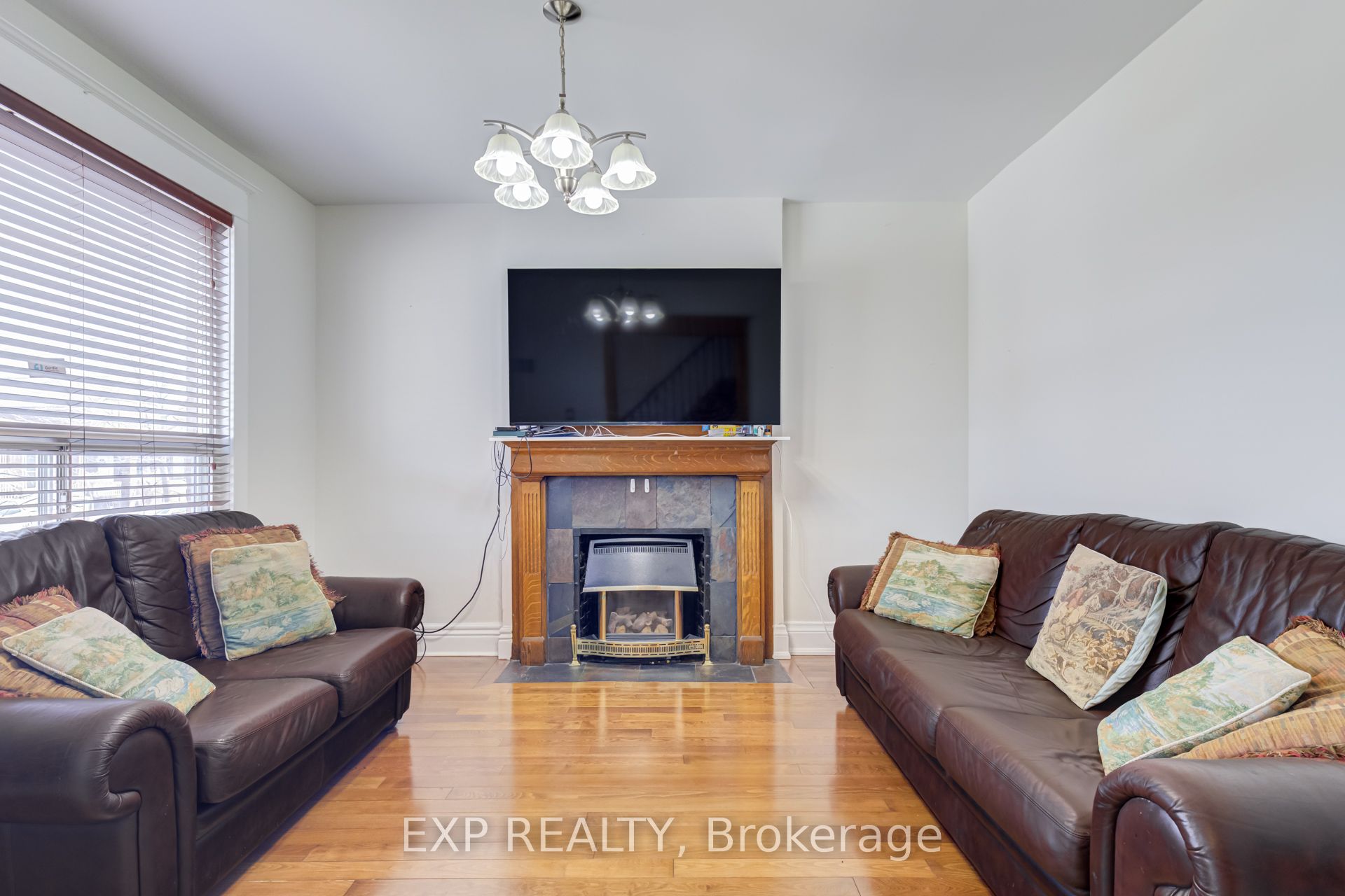 Residential in Toronto W02 3