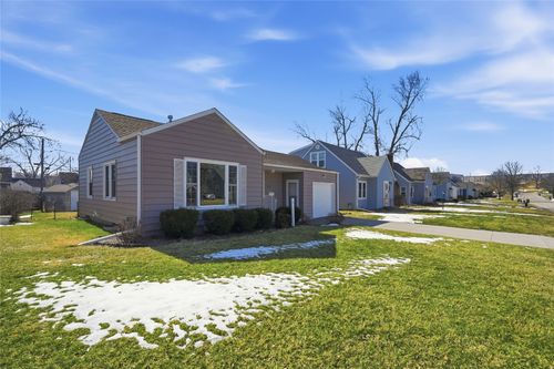 2411 G Ave Ne, Cedar Rapids, IA, 52402-4313 | Card Image