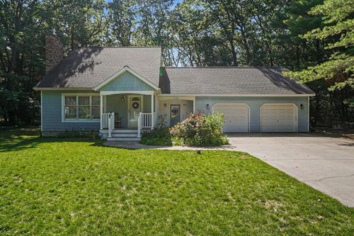 2139 Deerwood Dr, Twin Lake, MI, 49457-8844 | Card Image