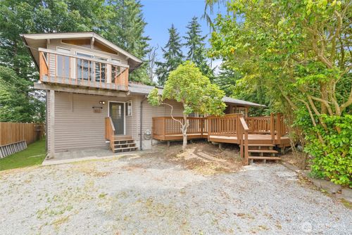 383 E Piper Way, Camano Island, WA, 98282 | Card Image