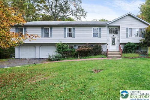 303 Lakefield Ter, Stroudsburg, PA, 18360-8180 | Card Image