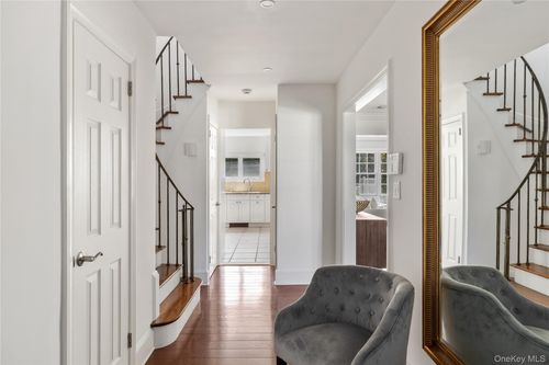 66 Wyatt Rd, Garden City, NY, 11530-3143 | Card Image