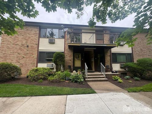320 Cricket Ln, Woodbridge, NJ, 07095-1518 | Card Image