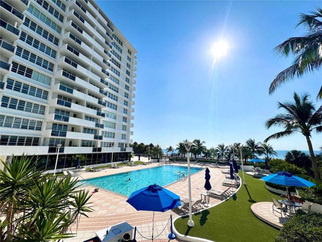 520 - 100 Lincoln Rd, Condo with 0 bedrooms, 1 bathrooms and null parking in Miami Beach FL | Image 2