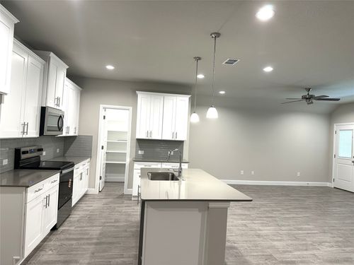 211 Tristan Ct, Arlington, TX, 76016 | Card Image