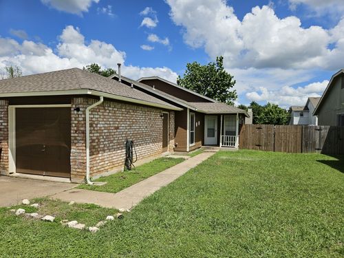 b-805 Lexington Rd, Elgin, TX, 78621-1262 | Card Image