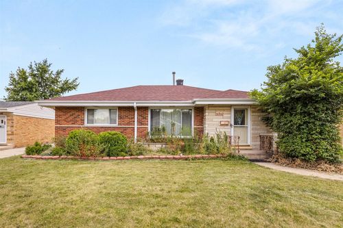 10842 Claridge Ave, Westchester, IL, 60154-5038 | Card Image